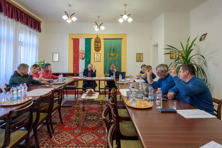 Március 20-án délután teljes létszám mellett ülésezett Csabacsűd Nagyközség Önkormányzatának képviselő-testülete.