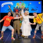 Gulyás Levente, Berta János, Szente Éva és Berényi-Nagy Péter a Vár a Kölyöksziget! kosztümös főpróbáján.