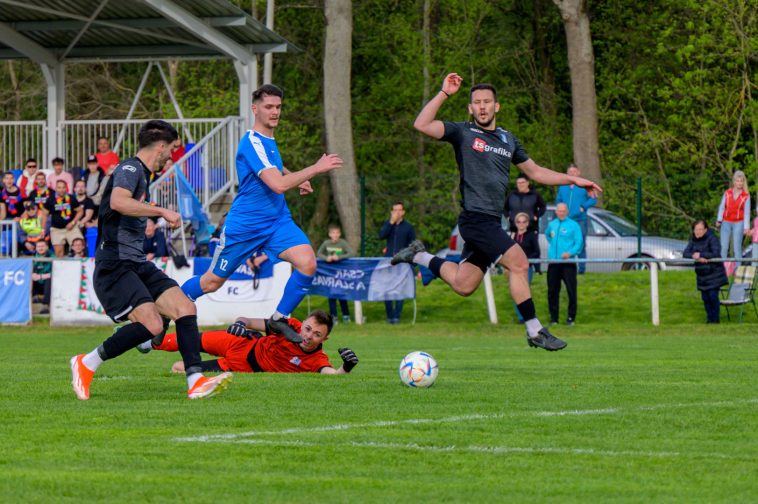 Zima Dániel önzetlenül átadta a labdát Barna Viktornak, aki a hálóba továbbította azt, de a partjelző gól helyett lest ítélt.
