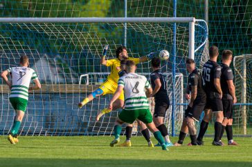 Bány Bence szabadrúgását nem érhette el Köteles Attila.