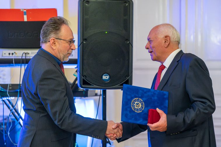 Egy újabb Szarvasi Oscar is gazdára talált. Fekete Péter részére Bődi János elnök adta át az aranyplakettet.