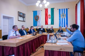 A Békés Megyei Katasztrófavédelmi Igazgatóság Szarvasi Hivatásos Tűzoltó-parancsnokságának 2024. évi tevékenységéről Bíró Zoltán tűzoltóparancsnok számolt be a testületnek.