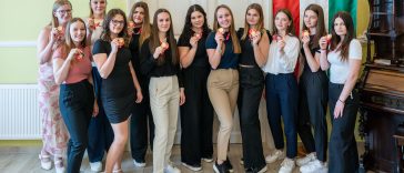 A csapat tagjai: Majoros Flóra, Szöllősi Petra Paula, Száva Fanni Sára, Skorka Emma Anna, Fodor Nikolett, Pusztai Liza, Benke Noa Zóra, Kulasák Renáta Krisztina, Csillik Mónika, Kiszel Adrienn, Molnár Molli, Lipcsei Flóra. A fotóról hiányzik: Závoda Kata, Volkova Alina, Tímár Lea.