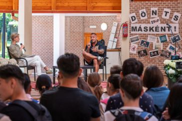 Curtisszel Závoda Zalán beszélgetett a kábítószer-ellenes fórumon.