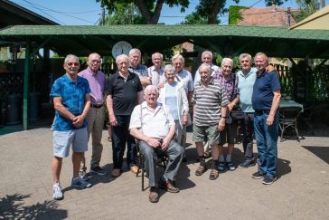 A csoportképen állnak balról: Takács Imre, Gulyás Mihály, Dudás János, Nemes Gyula, Opauszki Mihály, Chlebniczki János és neje, Kis Imre, Nyári Mihály, Veszter Géza, Schulc László, Doba Ferenc, ül Kugyela György.