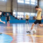 Az FC Gold fordított, még élnek az elődöntős reményei. A képen Nguyen Martin (fekete-fehérben, Nagyrét Farm) és Lénárt Ferenc (jobbról, FC Gold).