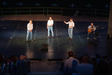 Csányi Sándor, Pál András és Bányai Kelemen Barna a Szarvasi Vízi Színházban 2025. június 28-án.