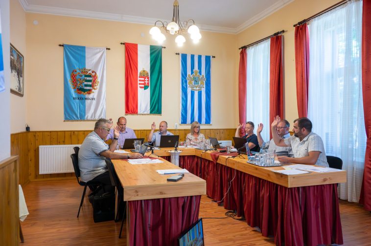 Hat fővel ülésezett Békésszentandrás Nagyközség Önkormányzata május utolsó napján.