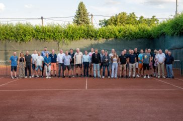 A 9. Füzeskerti Teniszbajnokság résztvevői.