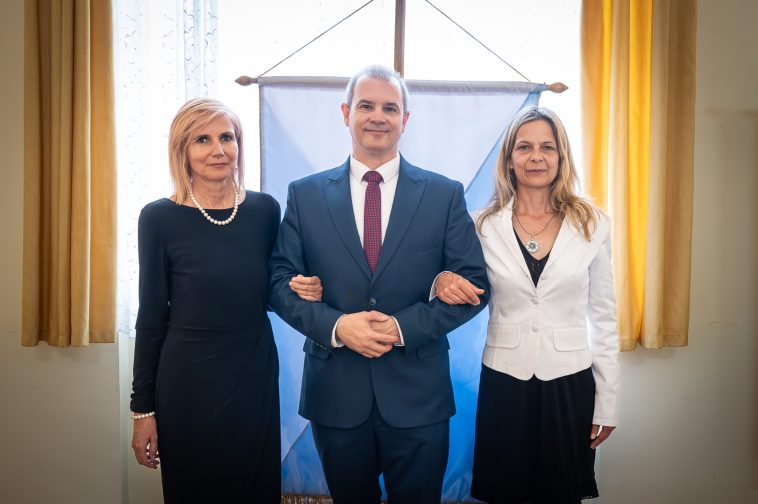 Horváthné dr. Kepenyes Edit jegyző, Hodálik Pál polgármester és Lénártné dr. Belicza Györgyi aljegyző a 2025. július 16-i beiktatást követően.