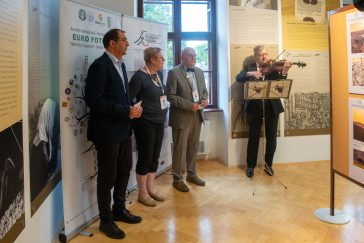 Szarvason tartotta nyári táborát és ehhez kapcsolódóan éves tárlatát a Kárpát-medencei Magyar Fotográfiai Társaság.