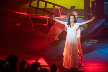 Gubik Petra és Gulyás Attila a Monte Cristo 29. előadásában a Szarvasi Vízi Színházban 2025. augusztus 1-én.