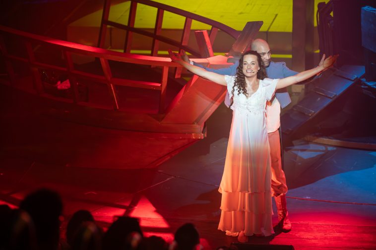 Gubik Petra és Gulyás Attila a Monte Cristo 29. előadásában a Szarvasi Vízi Színházban 2025. augusztus 1-én.