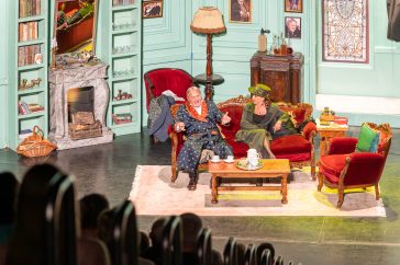 Szerednyey Béla és Détár Enikő a Turay Ida Színház Mindenki engem akar című édes-bús történetében.