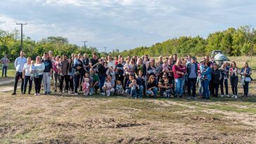 Az idei újszülöttek, szüleik, nagyszüleik.