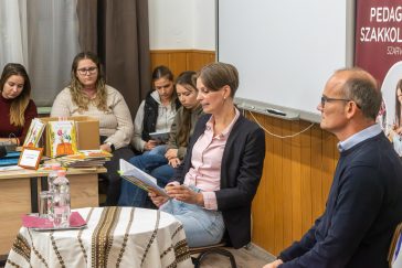 Kis kerti mesék címmel jelent meg Árvai Anikó mesekönyve.