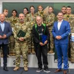 Simicskó István és Hodálik Pál átadták a Szemere Miklós Alapítvány díját Fest Attila asztalitenisz-edzőnek, a Honvédelmi Sportszövetség kitüntetésének bronz fokozatát pedig Fonád Zoltán gimnáziumi tanárnak.