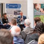 A pódiumbeszélgetés résztvevői: dr. Gyuricza Csaba, a MATE rektora, dr. Sipos Virág Katalin, Szent István Kampuszának főigazgató-helyettese és Hodálik Pál polgármester a Pavilonban 2025. november 6-án.