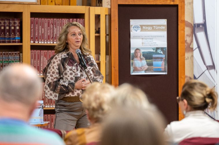 Nagy Tünde a Városi Könyvtárban tartott előadást 2025. november 7-én.