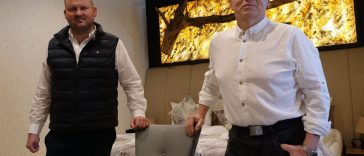 Povázsay Bence, a Turul Boutique Rooms & Apartment tulajdonosa és Frankó Pál lakberendező közösen álmodták meg a szarvasi szálláshelyet.