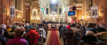 Advent harmadik vasárnapján a Szent István Filharmonikusok adtak ünnepi hangversenyt a Szent Klára római katolikus templomban.