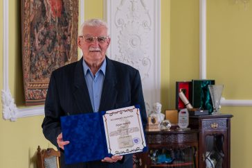 A 2025. december 18-i testületi ülés elején megköszönték Nyári Mihálynak 70 éves, a szarvasi sportban végzett tevékenységét.