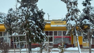 A szarvasi autóbusz-állomás is kijelölt fűtött melegedőhely.