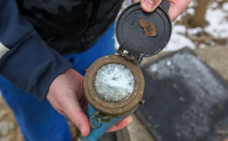 Szétfagyott vízmérő.