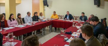 Programegyeztető tanácskozást tartottak a Cervinus Teátrum Pinceklubjában 2026. január 26-án.