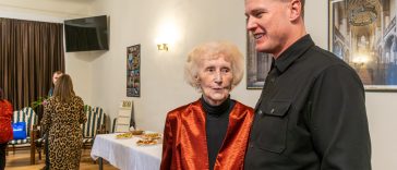 Váriné Domán Gabriella és unokája, Dombvári Bence.