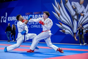 Ruzsinszki Balázs (piros) küzdelme a karate Európa-bajnokságon.