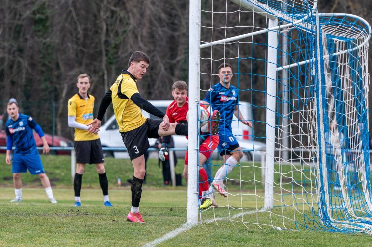 A Szarvasnak tényleg nem volt szerencséje. 1:2-nél a gólvonalról tudott menteni Rafaj Patrik.