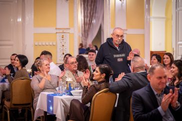 Lázár Viktort 46 évnyi szolgálat után, az adott héten fejezte be utolsó műszakját és vonult nyugdíjba.