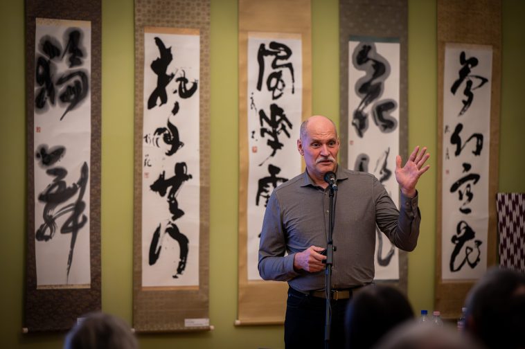 Lovász György Japánról szóló kiállítással egybekötött úti beszámolóját hallgathatták meg az érdeklődők a Tessedik Sámuel Múzeum dísztermében szerdán.