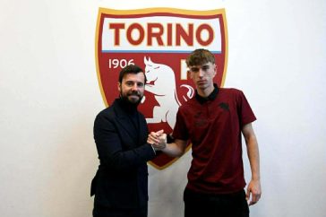 Ruggero Ludergnani sportigazgató és Kugyela Zalán a decemberi szerződéshosszabbítás aláírását követően.