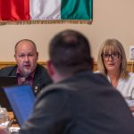 Sinka Imre polgármester és Csépainé Tóth Gabriella a 2026. február 23-i testületi ülésen.