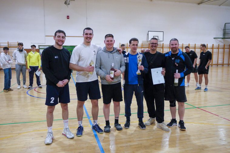 A férfiak mezőnyében a szarvasi Nine Inch Males állhatott a dobogó harmadik fokára.